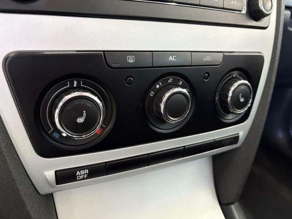 Skoda Octavia II (A5) Рестайлинг с пробегом 2011 года, цена 889 000 рублей, 271516 км, лифтбек, Автокод Объявления