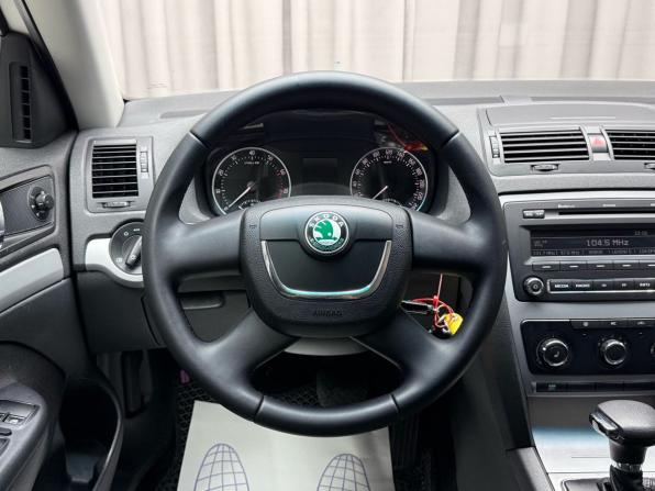 Skoda Octavia II (A5) Рестайлинг с пробегом 2012 года, цена 819 000 рублей, 209245 км, лифтбек, Автокод Объявления