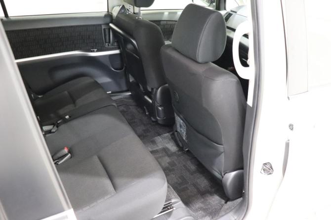 Toyota ISis I Рестайлинг с пробегом 2013 года, цена 1 120 000 рублей, 161014 км, минивэн, Автокод Объявления