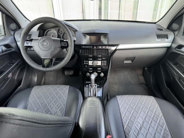 Opel Astra H Рестайлинг с пробегом 2012 года, цена 650 000 рублей, 274509 км, седан, Автокод Объявления