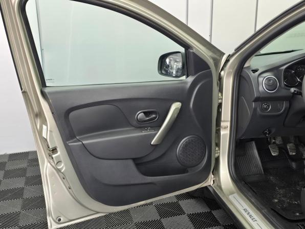 Renault Sandero II с пробегом 2017 года, цена 930 000 рублей, 161000 км, хэтчбек, Автокод Объявления