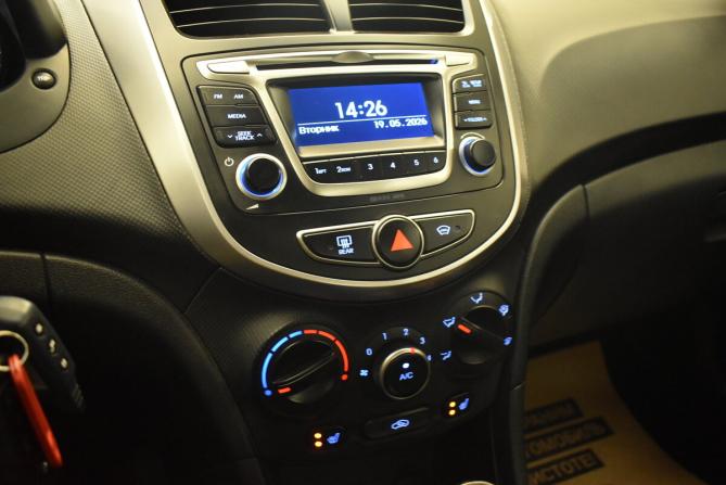 Hyundai Solaris I Рестайлинг с пробегом 2015 года, цена 1 140 000 рублей, 97523 км, седан, Автокод Объявления