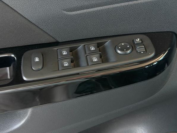 Renault Kaptur I Рестайлинг с пробегом 2022 года, цена 1 660 000 рублей, 32786 км, внедорожник, Автокод Объявления