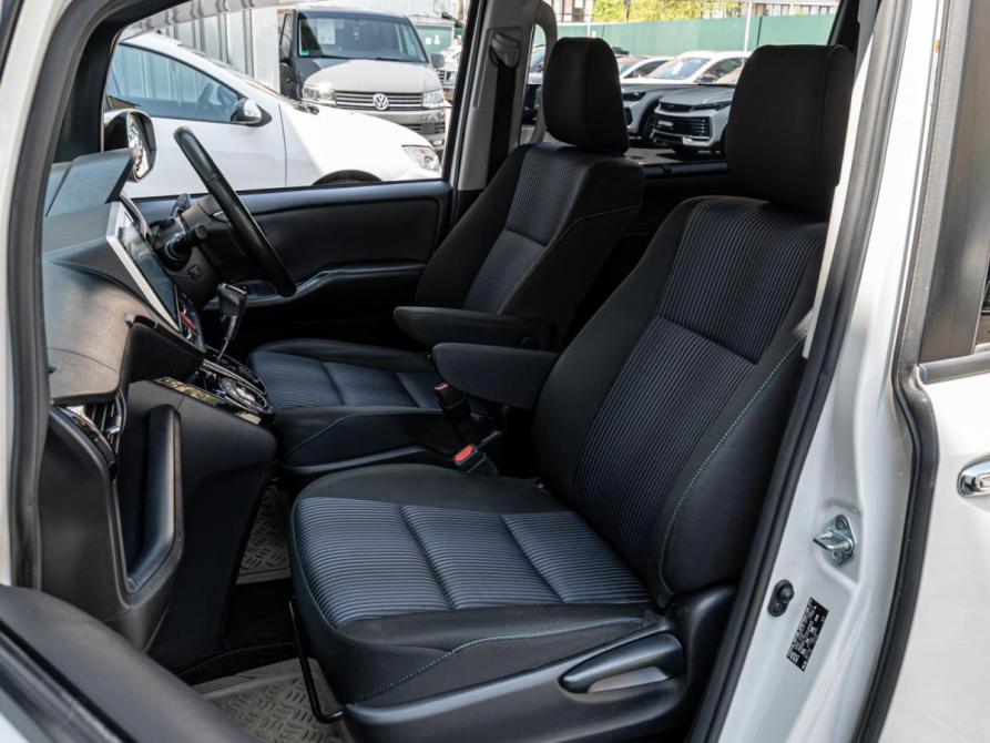 Toyota Voxy III (R80) Краснодар  - изображение 8