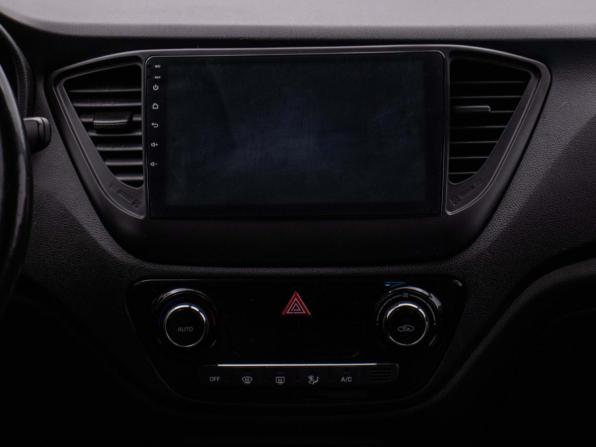 Hyundai Solaris II с пробегом 2018 года, цена 970 000 рублей, 174795 км, седан, Автокод Объявления