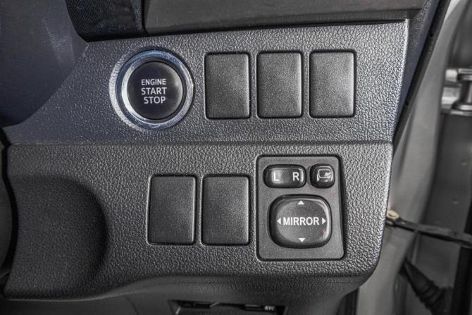 Toyota Ractis II с пробегом 2011 года, цена 849 000 рублей, 163000 км, хэтчбек, Автокод Объявления