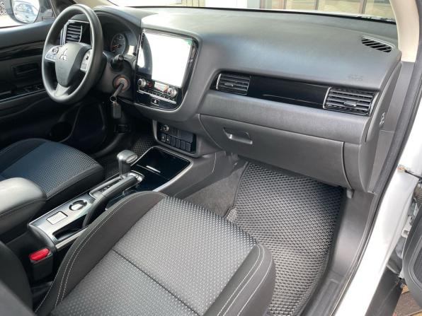 Mitsubishi Outlander III Рестайлинг 3 с пробегом 2021 года, цена 2 263 000 рублей, 115000 км, внедорожник, Автокод Объявления