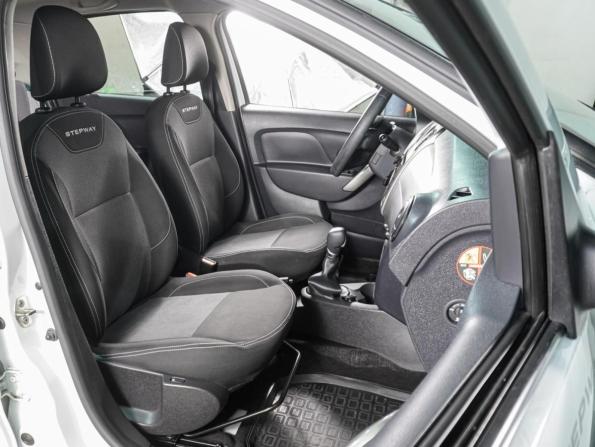 Renault Logan II Рестайлинг с пробегом 2022 года, цена 1 249 000 рублей, 54741 км, седан, Автокод Объявления