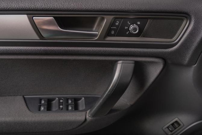 Volkswagen Touareg II с пробегом 2012 года, цена 2 369 000 рублей, 199600 км, внедорожник, Автокод Объявления