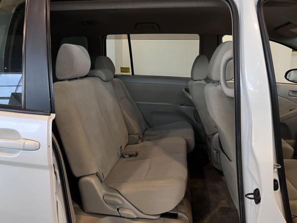 Toyota ISis I Рестайлинг с пробегом 2015 года, цена 1 270 000 рублей, 199321 км, компактвэн, Автокод Объявления