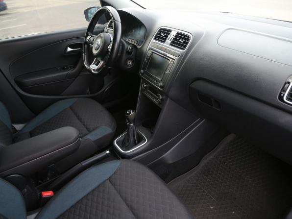 Volkswagen Polo V Рестайлинг с пробегом 2019 года, цена 972 000 рублей, 141000 км, седан, Автокод Объявления