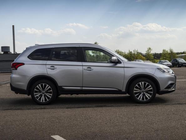 Mitsubishi Outlander III Рестайлинг 3 с пробегом 2019 года, цена 2 279 000 рублей, 77200 км, внедорожник, Автокод Объявления