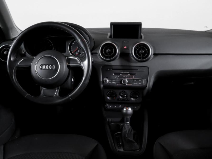 Audi A1 I (8X) Москва  - изображение 12