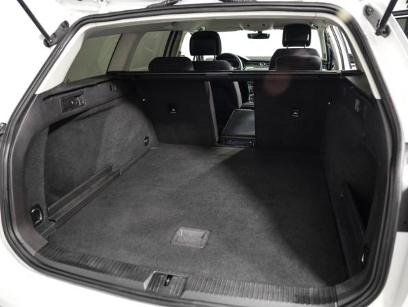 Volkswagen Passat B8 с пробегом 2016 года, цена 1 499 000 рублей, 218920 км, универсал, Автокод Объявления