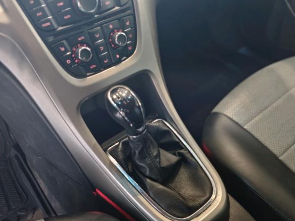 Opel Astra J с пробегом 2011 года, цена 395 000 рублей, 233000 км, хэтчбек, Автокод Объявления