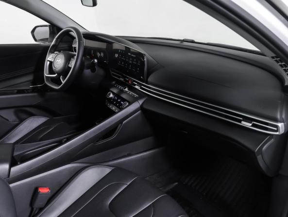 Hyundai Elantra VII (CN7) Рестайлинг с пробегом 2023 года, цена 2 250 000 рублей, 26620 км, седан, Автокод Объявления