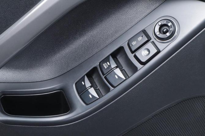 Hyundai Elantra V (MD) Рестайлинг с пробегом 2015 года, цена 789 000 рублей, 301900 км, седан, Автокод Объявления
