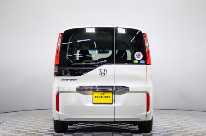 Honda Stepwgn V с пробегом 2015 года, цена 1 899 000 рублей, 82000 км, минивэн, Автокод Объявления