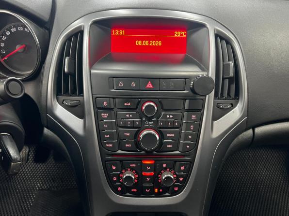 Opel Astra J Рестайлинг с пробегом 2013 года, цена 600 000 рублей, 263847 км, седан, Автокод Объявления