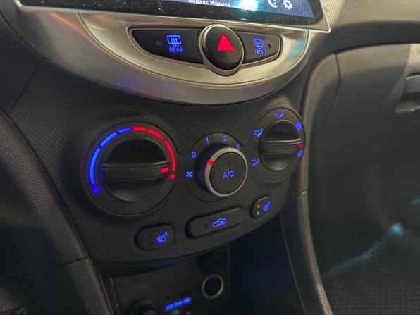 Hyundai Solaris I с пробегом 2012 года, цена 890 000 рублей, 76001 км, хэтчбек, Автокод Объявления