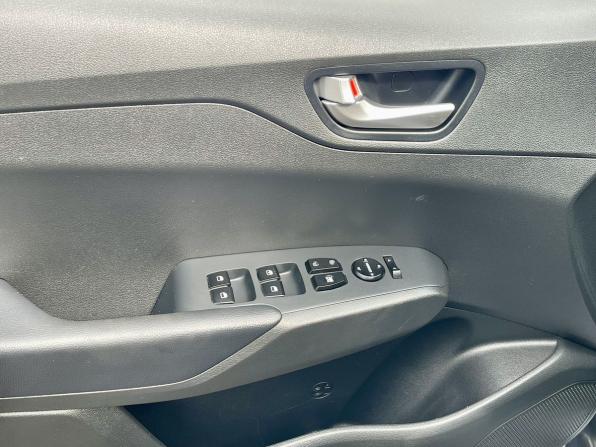 Hyundai Solaris II Рестайлинг с пробегом 2021 года, цена 1 780 000 рублей, 72600 км, седан, Автокод Объявления