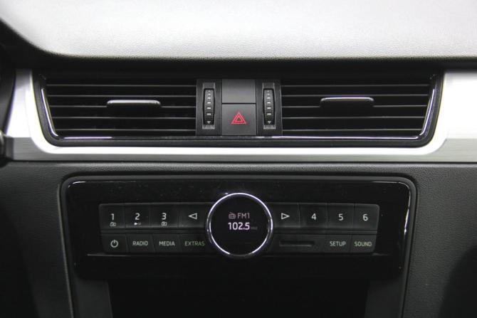 Skoda Rapid I с пробегом 2016 года, цена 897 500 рублей, 231860 км, лифтбек, Автокод Объявления