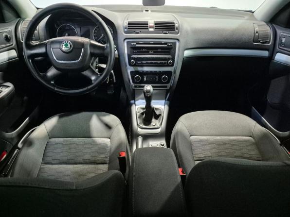 Skoda Octavia II (A5) Рестайлинг с пробегом 2011 года, цена 889 000 рублей, 162300 км, лифтбек, Автокод Объявления