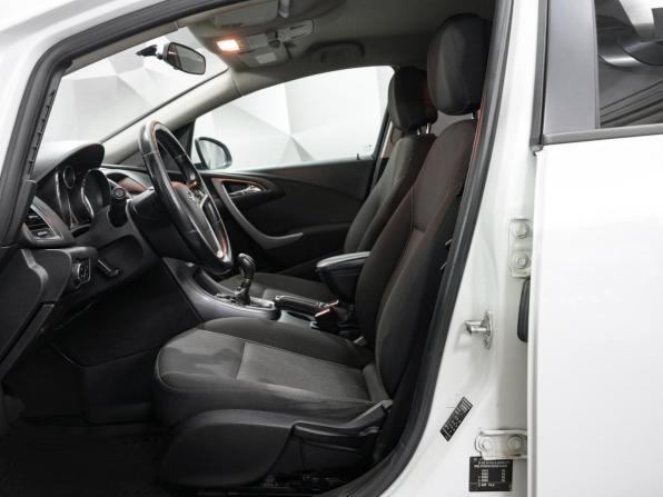 Opel Astra J Рестайлинг с пробегом 2012 года, цена 835 000 рублей, 132000 км, седан, Автокод Объявления