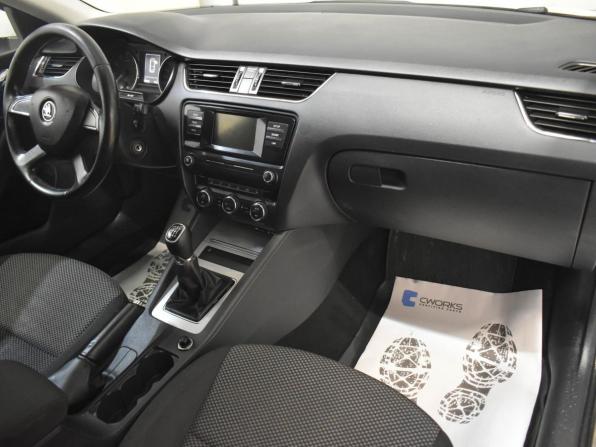 Skoda Octavia III (A7) с пробегом 2015 года, цена 990 000 рублей, 213385 км, лифтбек, Автокод Объявления
