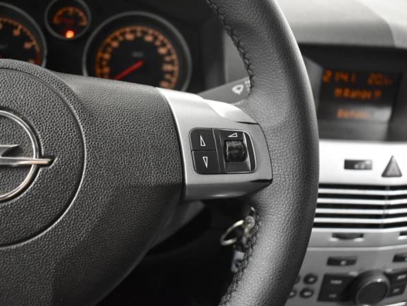 Opel Astra H Рестайлинг с пробегом 2012 года, цена 398 100 рублей, 360712 км, седан, Автокод Объявления