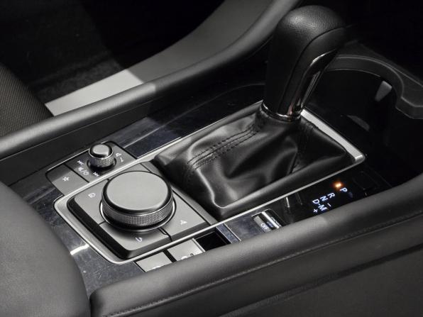 Mazda 3 IV (BP) с пробегом 2021 года, цена 1 670 000 рублей, 56000 км, хэтчбек, Автокод Объявления