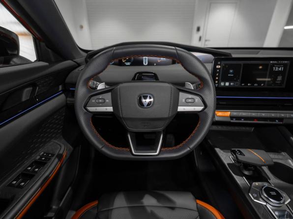 Changan UNI-V I с пробегом 2024 года, цена 2 440 000 рублей, 11279 км, лифтбек, Автокод Объявления