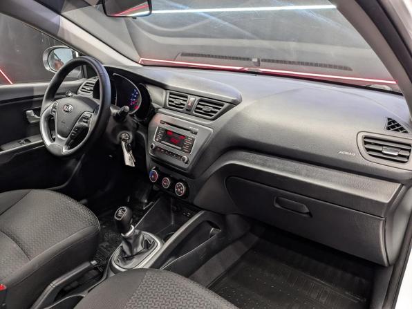 Kia Rio III Рестайлинг с пробегом 2017 года, цена 1 250 000 рублей, 104038 км, хэтчбек, Автокод Объявления