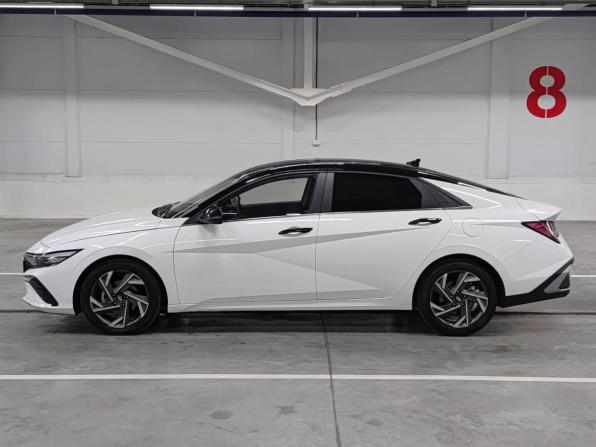 Hyundai Elantra VII (CN7) Рестайлинг с пробегом 2023 года, цена 1 919 000 рублей, 53106 км, седан, Автокод Объявления