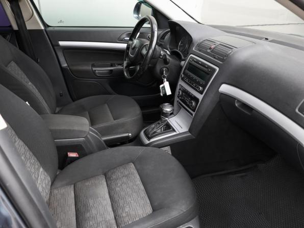 Skoda Octavia II (A5) Рестайлинг с пробегом 2011 года, цена 698 000 рублей, 246693 км, лифтбек, Автокод Объявления