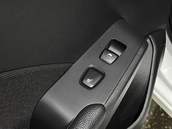 Hyundai Solaris II с пробегом 2018 года, цена 1 320 000 рублей, 131902 км, седан, Автокод Объявления