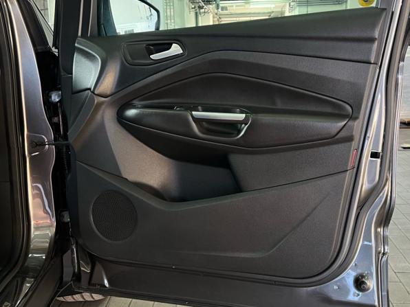 Ford Kuga II Рестайлинг с пробегом 2017 года, цена 1 577 000 рублей, 136402 км, внедорожник, Автокод Объявления