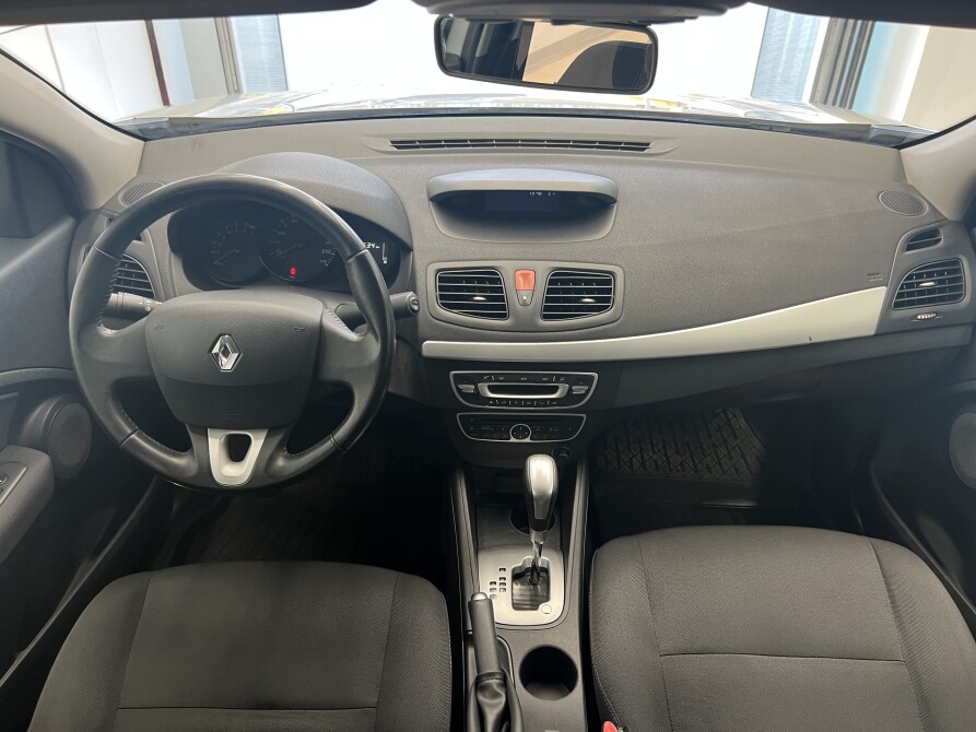 6. 6 механика. Fluence 2013 салон. Рено флюенс какой автомат. 6 механика.