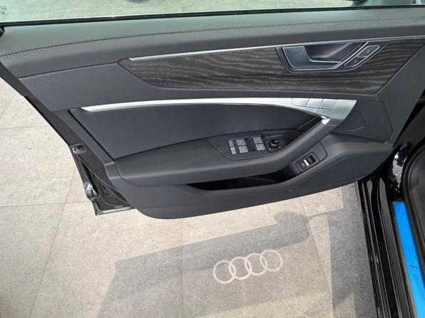 Audi A6 V (C8) Рестайлинг с пробегом 2025 года, цена 6 850 000 рублей, 15 км, седан, Автокод Объявления
