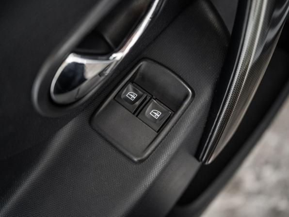 Renault Sandero II Рестайлинг с пробегом 2018 года, цена 975 000 рублей, 123976 км, хэтчбек, Автокод Объявления