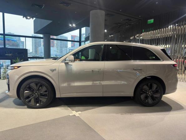 Новый Li Auto (Lixiang) L6 2025 года, цена 8 990 000 рублей, внедорожник, Автокод Объявления