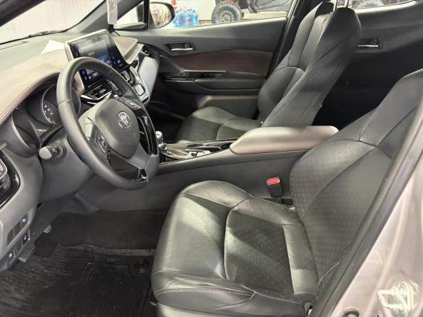 Toyota C-HR I с пробегом 2018 года, цена 2 097 000 рублей, 127950 км, внедорожник, Автокод Объявления