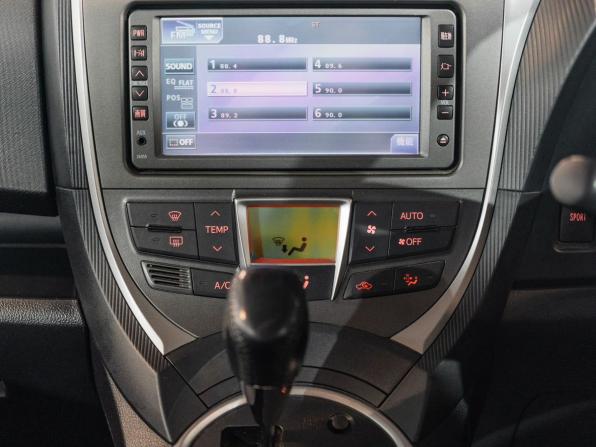 Toyota Ractis II с пробегом 2011 года, цена 975 000 рублей, 133919 км, хэтчбек, Автокод Объявления