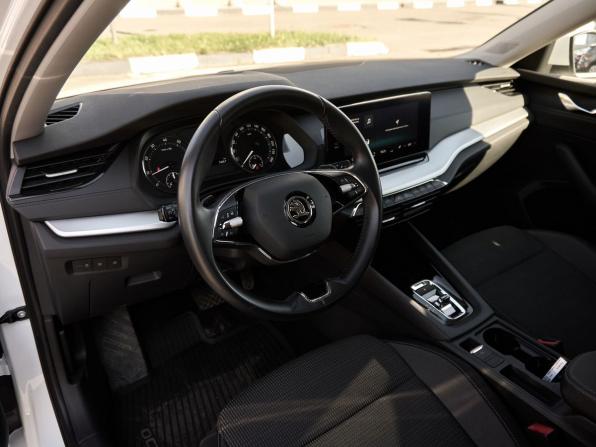 Skoda Octavia IV (A8) с пробегом 2021 года, цена 2 391 000 рублей, 53798 км, лифтбек, Автокод Объявления