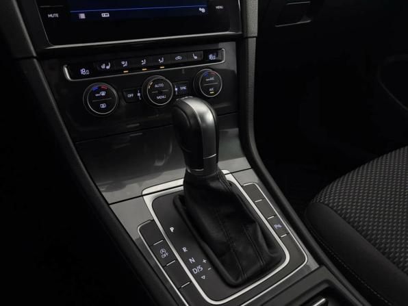 Volkswagen Golf VII Рестайлинг с пробегом 2018 года, цена 1 675 000 рублей, 122194 км, хэтчбек, Автокод Объявления