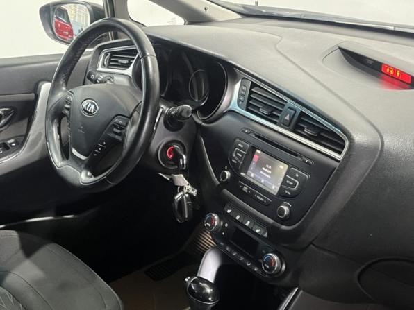 Kia Ceed II Рестайлинг с пробегом 2018 года, цена 1 220 000 рублей, 161012 км, универсал, Автокод Объявления