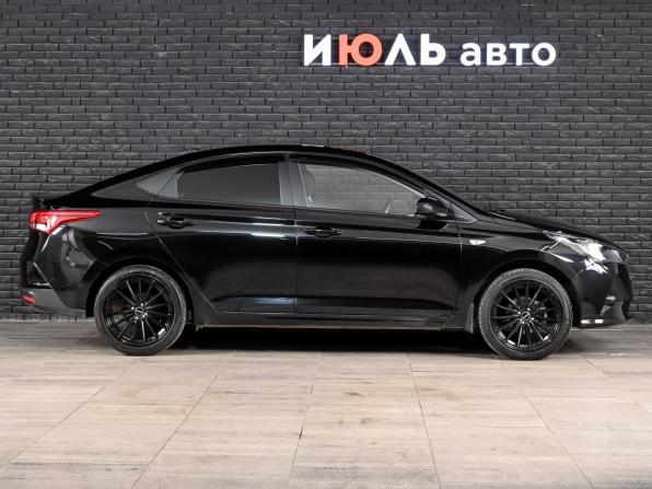 Hyundai Solaris II Рестайлинг с пробегом 2021 года, цена 1 360 000 рублей, 106375 км, седан, Автокод Объявления