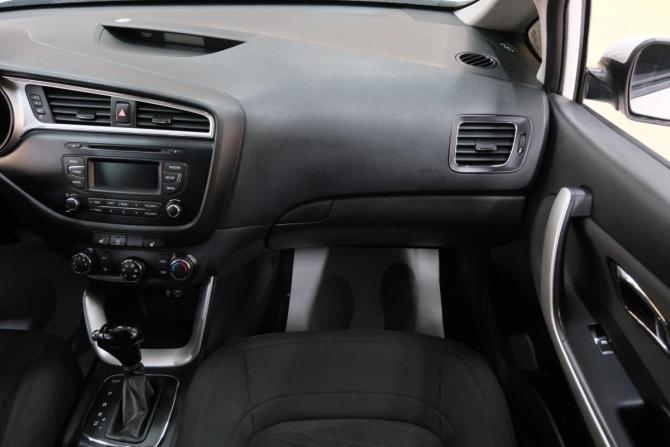 Kia Ceed II Рестайлинг с пробегом 2018 года, цена 1 419 000 рублей, 90000 км, хэтчбек, Автокод Объявления