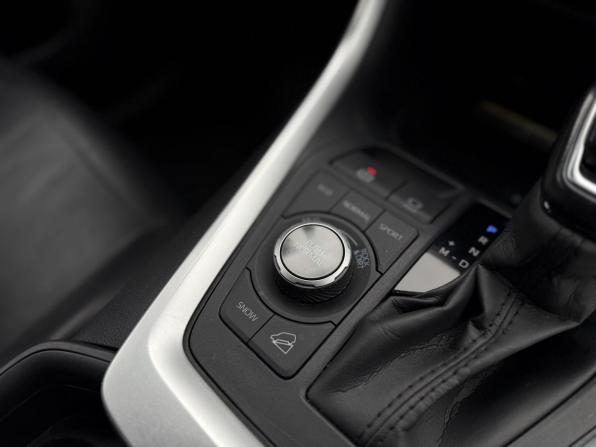 Toyota RAV4 V (XA50) с пробегом 2021 года, цена 3 377 000 рублей, 69777 км, внедорожник, Автокод Объявления