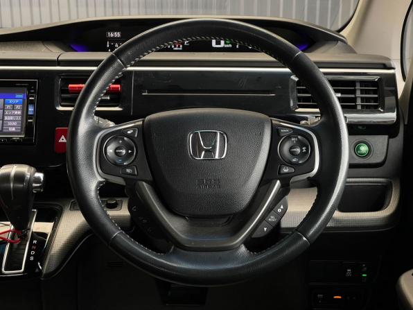 Honda Stepwgn V Рестайлинг с пробегом 2017 года, цена 2 307 000 рублей, 120875 км, минивэн, Автокод Объявления